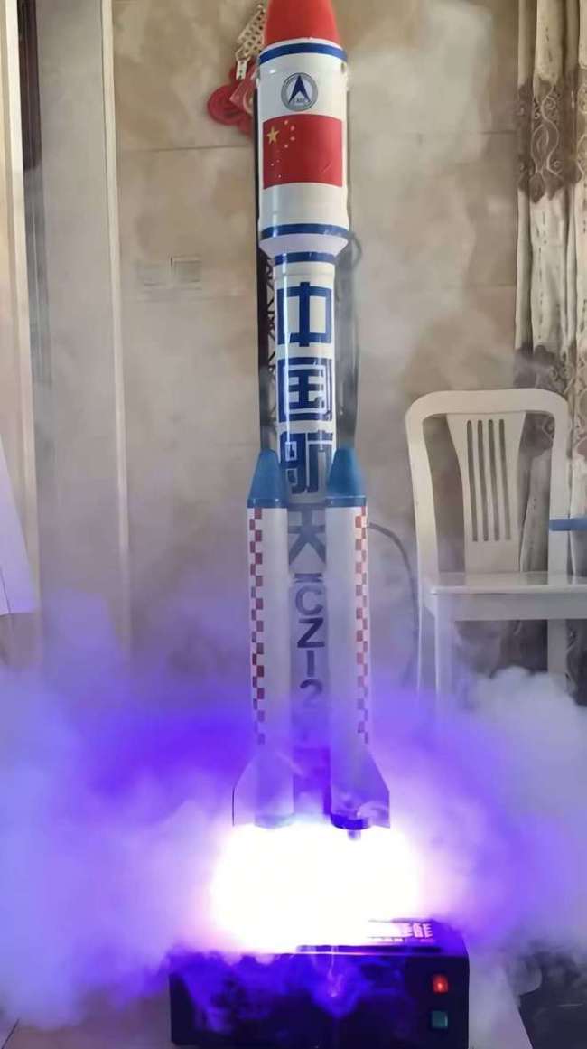 江西黄先生与孩子制作火箭升空，网友跪求教程，背后故事超有趣