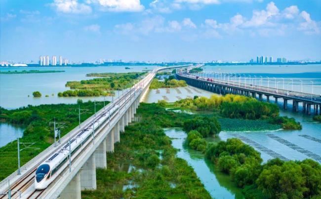 铁路部门为苏超总决赛增开列车 助力足球盛事