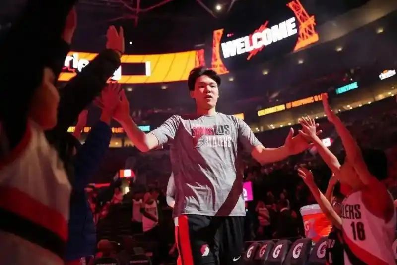 话题｜杨瀚森被下放并非坏事 “练级”才是当务之急