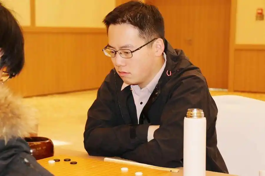 黔军围甲毫厘之差负杭旅 仁怀弈战坚韧拼搏显棋魂_2025中国围棋甲级联赛遵义播州乌江寨专场 贵州仁怀酱香队福建刺桐棋院队 江维杰薛冠华围甲比赛