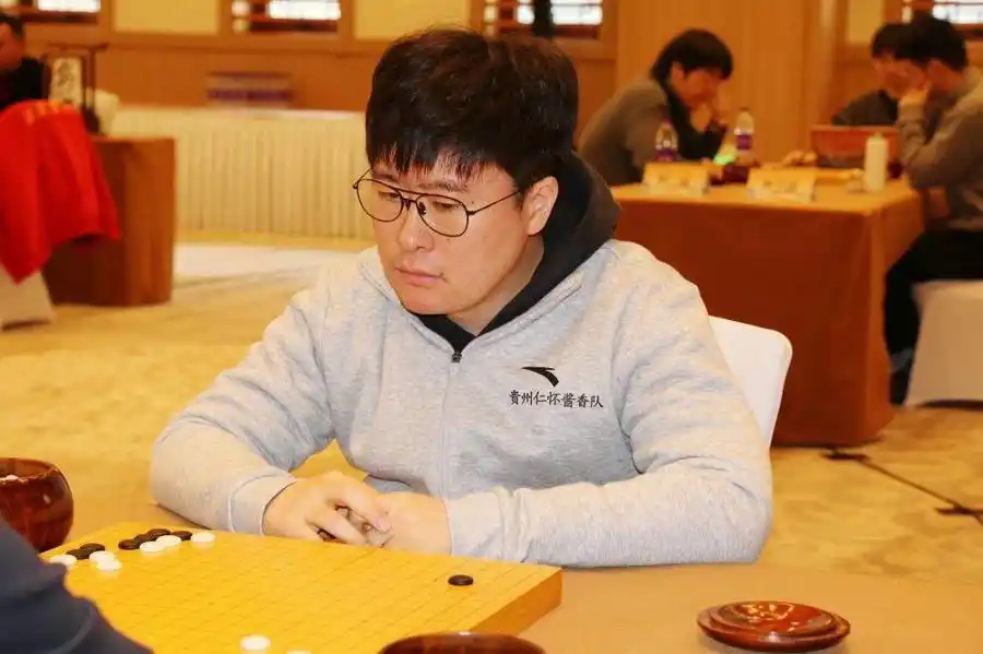 黔军围甲毫厘之差负杭旅 仁怀弈战坚韧拼搏显棋魂_2025中国围棋甲级联赛遵义播州乌江寨专场 贵州仁怀酱香队福建刺桐棋院队 江维杰薛冠华围甲比赛