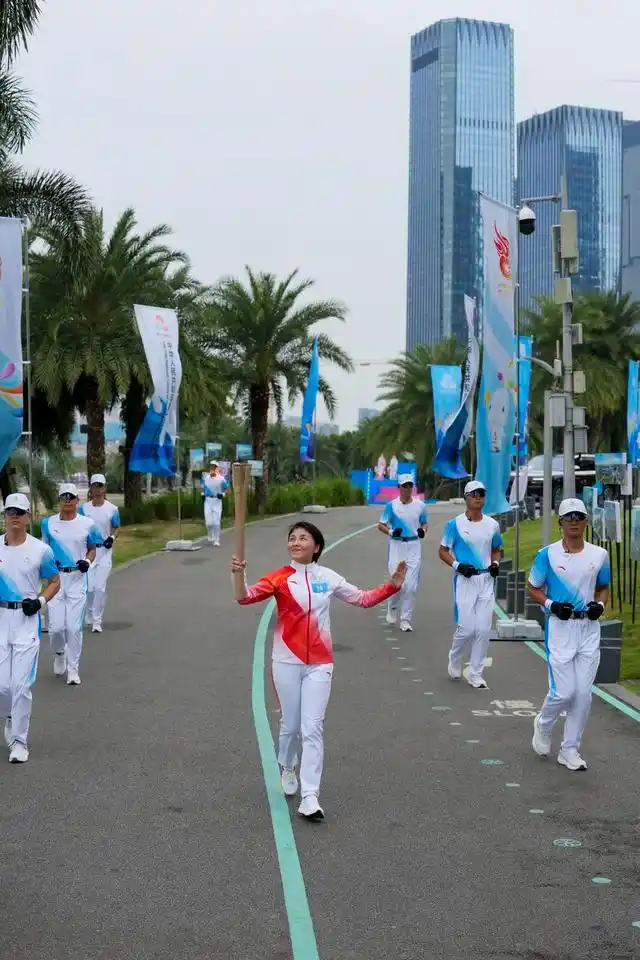 高清大图|三地联动四城同传!第十五届全运会火炬传递活动举行