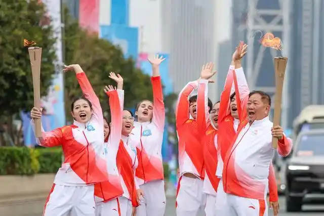 高清大图|三地联动四城同传!第十五届全运会火炬传递活动举行