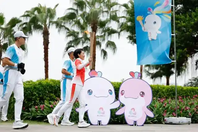 高清大图|三地联动四城同传!第十五届全运会火炬传递活动举行