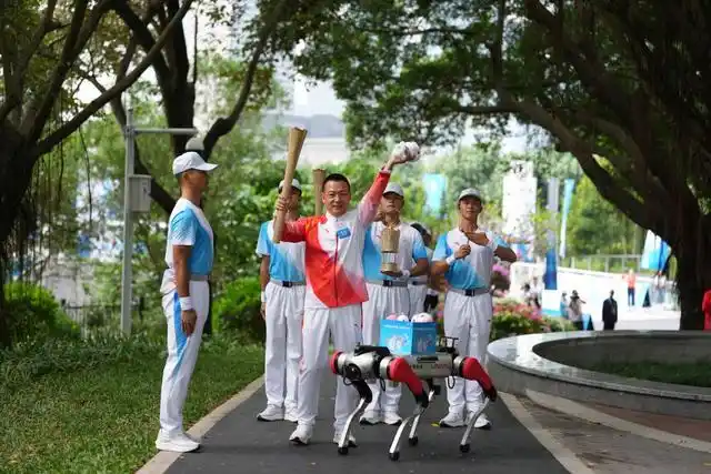 高清大图|三地联动四城同传!第十五届全运会火炬传递活动举行