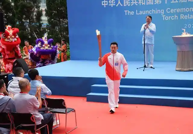 高清大图|三地联动四城同传!第十五届全运会火炬传递活动举行