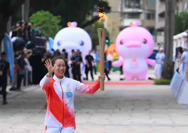 高清大图|三地联动四城同传!第十五届全运会火炬传递活动举行