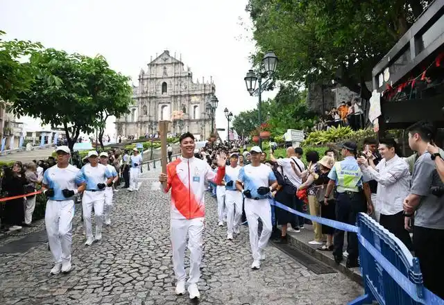 高清大图|三地联动四城同传!第十五届全运会火炬传递活动举行