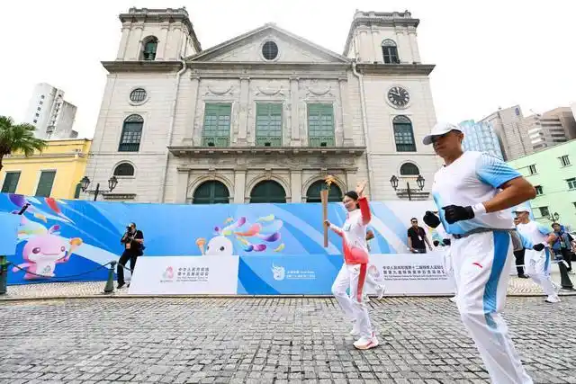 高清大图|三地联动四城同传!第十五届全运会火炬传递活动举行