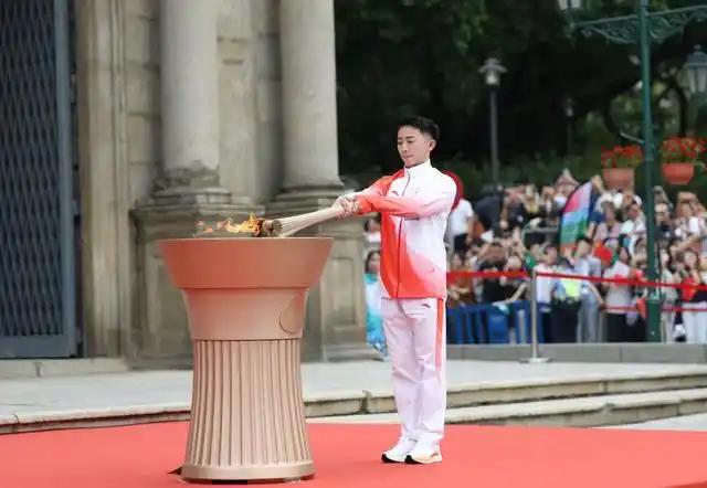 高清大图|三地联动四城同传!第十五届全运会火炬传递活动举行