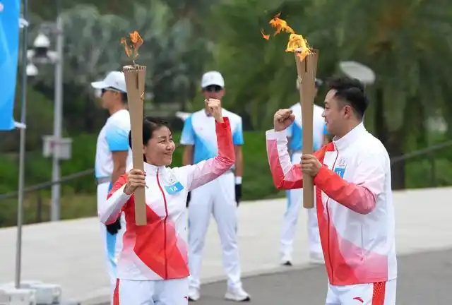 高清大图|三地联动四城同传!第十五届全运会火炬传递活动举行