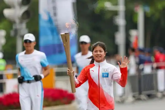 高清大图|三地联动四城同传!第十五届全运会火炬传递活动举行
