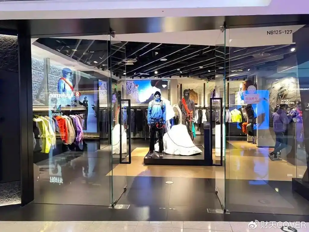 始祖鸟平替,发起猛攻