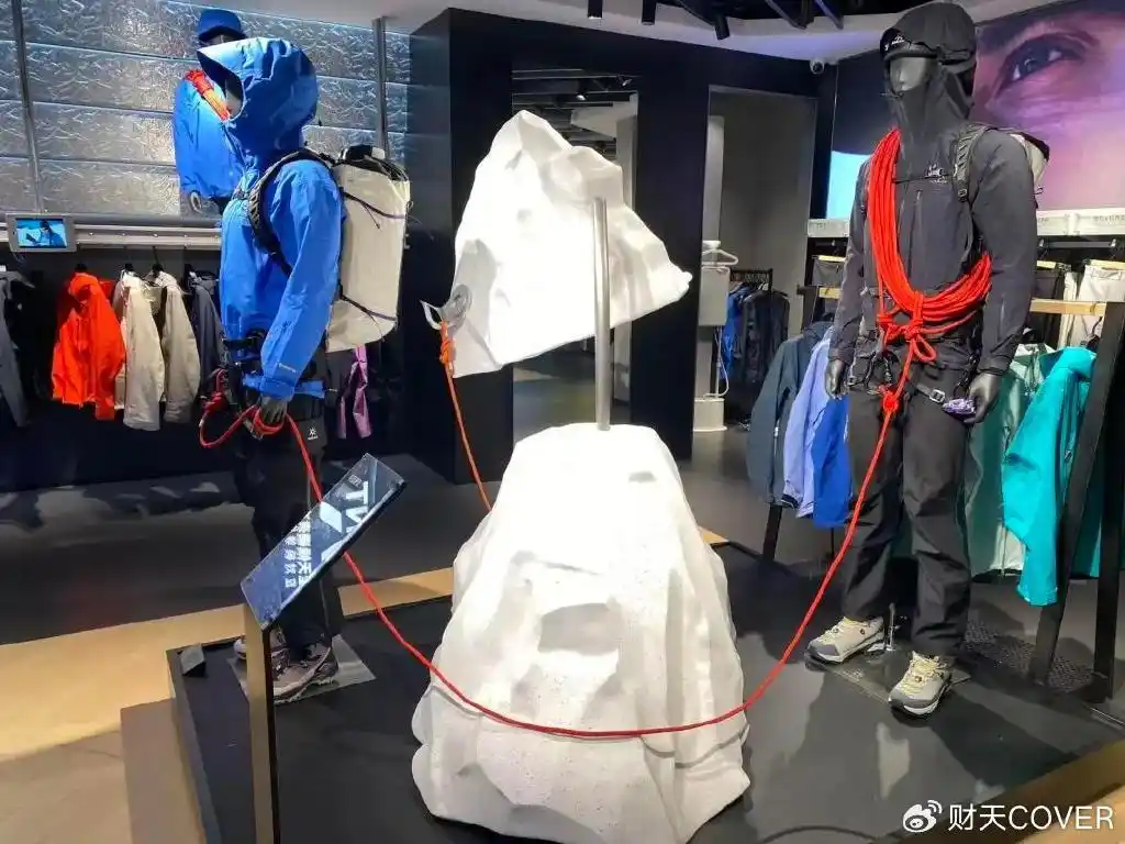 始祖鸟平替,发起猛攻