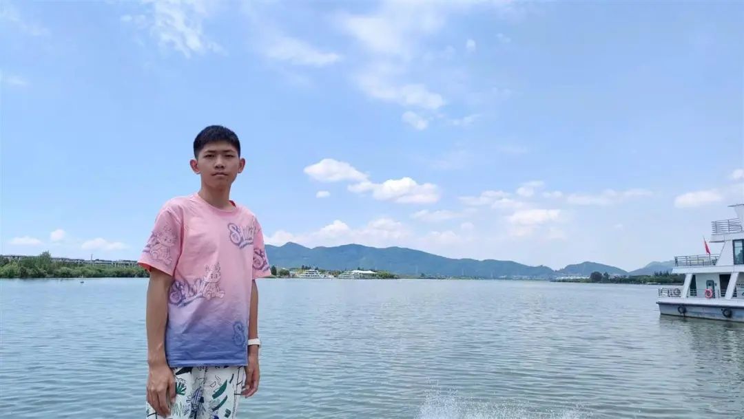 18岁高中生讲述“缅北惊魂51天”,轻信“背黄金给10万”:被暴晒和毒打