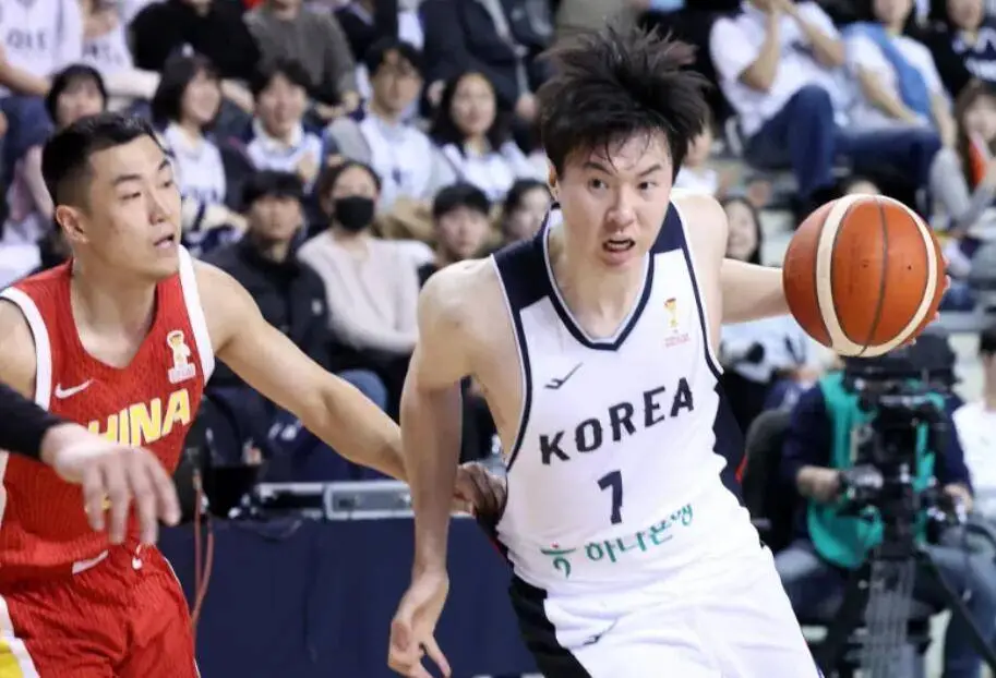 世预赛中国男篮为何再负韩国？答案很明显了，很多人还没发现！
