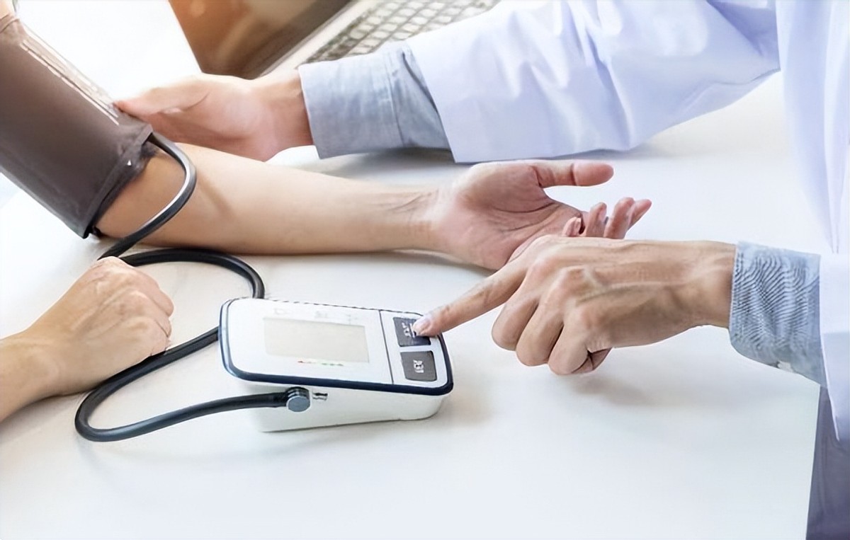 坚持健身的男人寿命短_深夜运动危害_清晨空腹运动风险