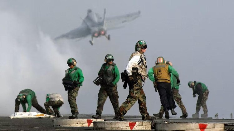 美巡洋舰红海误击友机细节曝光：错把“超级大黄蜂”当胡塞导弹击落