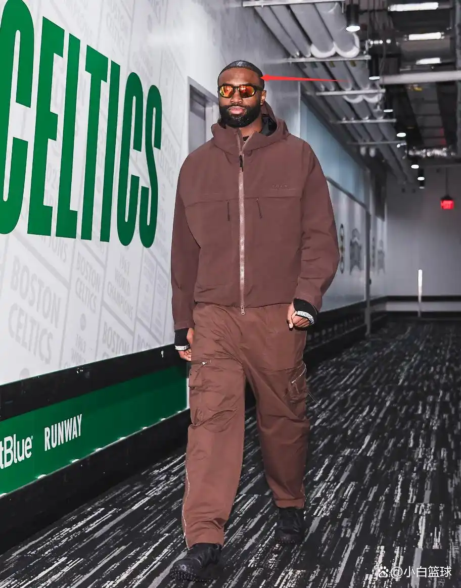 杰伦布朗三节35分波士顿凯尔特人vs华盛顿奇才_布朗本赛季五次30+表现分析_杰伦布朗35+5+5萨尔空砍31+8 凯尔特人大胜奇才