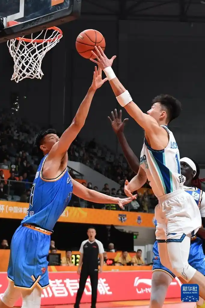 青岛崂山啤酒队CBA俱乐部杯赛A组比赛_青岛俱乐部杯大胜北京 米奇直面斯佩尔曼_北京北汽队青岛崂山啤酒队比赛战报