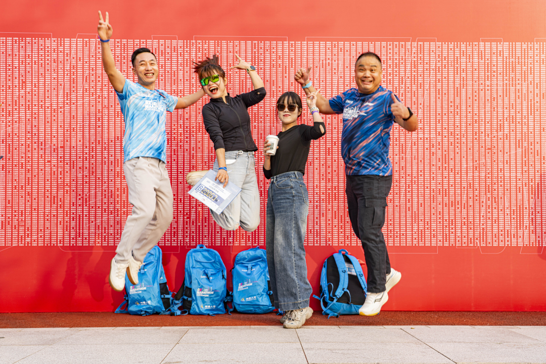 智能领物区体验_荣耀2025深圳马拉松博览会_2025深圳国际马拉松报名