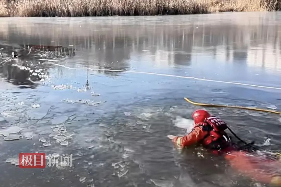 爬入冰窟救人的不留名女孩已找到_宁夏同心县13岁女孩救人后默默离开_13岁女孩救4岁男童掉入冰窟