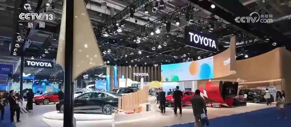 进博会汽车展区 智慧出行 长期投资_进博会上的“全勤生”