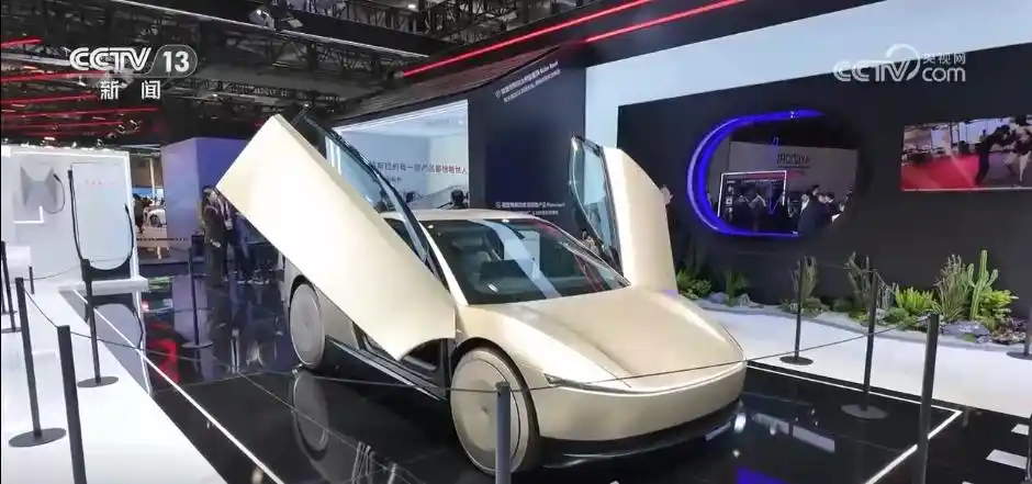 进博会汽车展区 智慧出行 长期投资_进博会上的“全勤生”