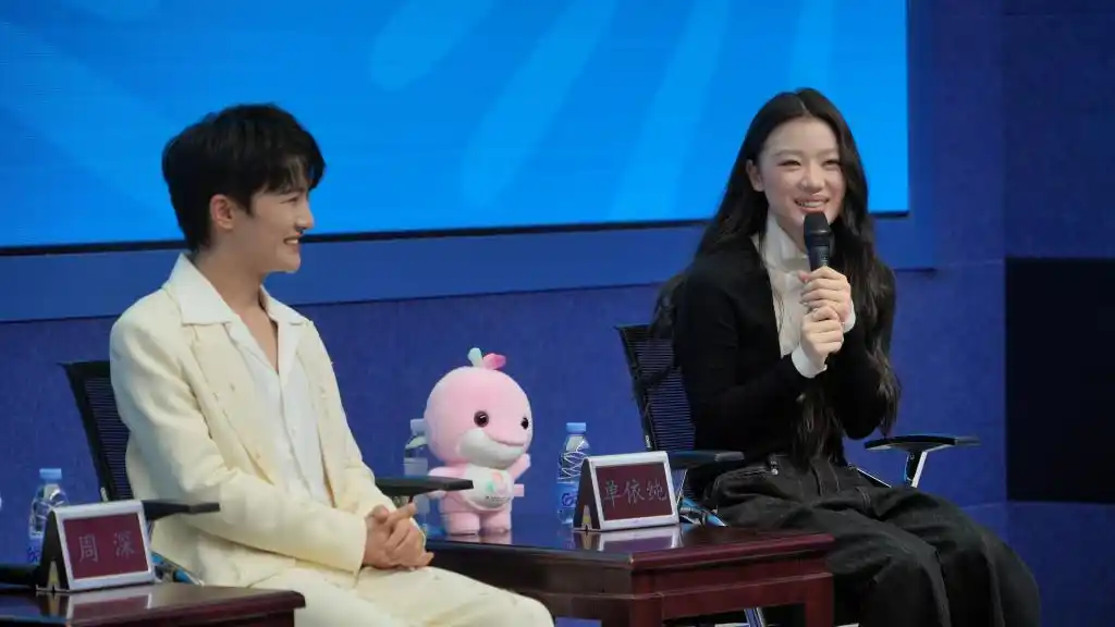 周深单依纯演唱感悟_周深单依纯演唱全运会开幕式主题曲_十五运会开幕式主题歌天海一心