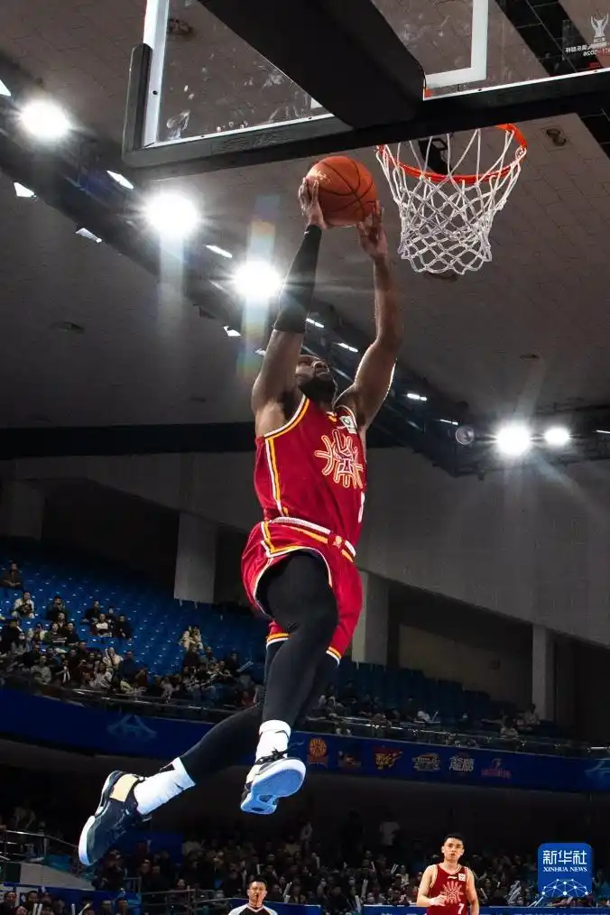 山西汾酒队对阵广州朗肽海本队比赛战报_山西汾酒队CBA俱乐部杯赛2023_俱乐部杯山西击败广州 张宁突破分球