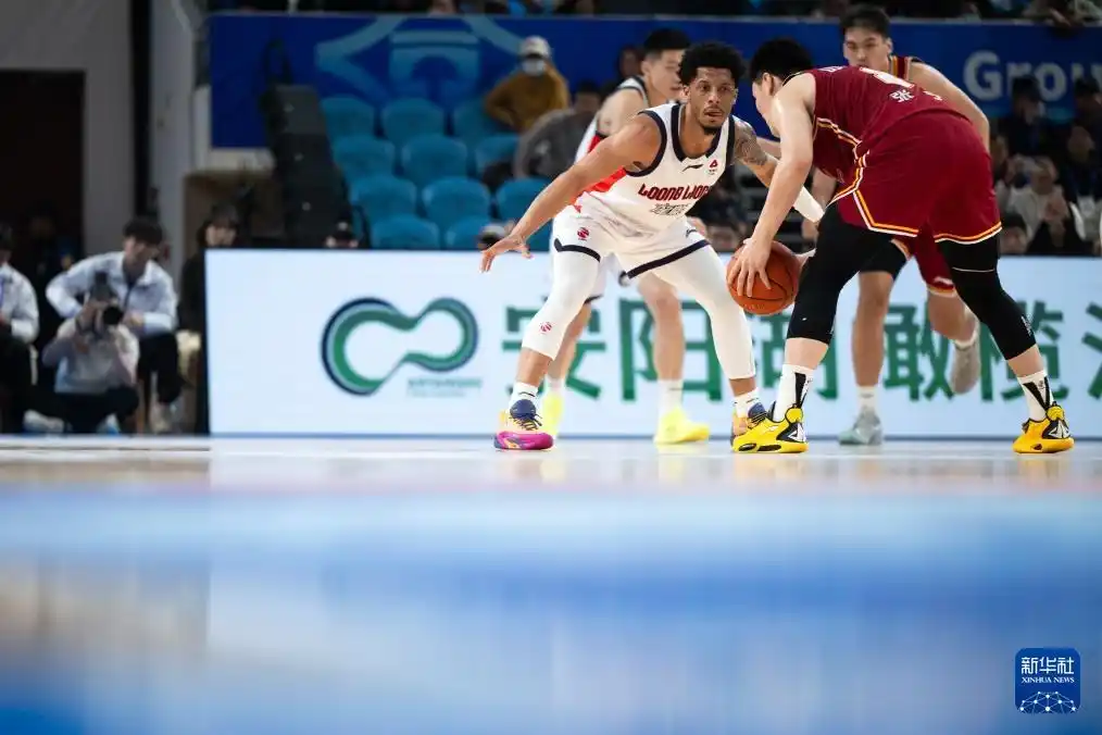 山西汾酒队CBA俱乐部杯赛2023_山西汾酒队对阵广州朗肽海本队比赛战报_俱乐部杯山西击败广州 张宁突破分球