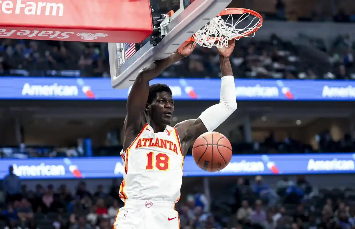 NBA常规赛老鹰vs湖人盖耶21分_湖人五连胜终结老鹰主场大胜_湖人大比分不敌老鹰 东契奇持球突破