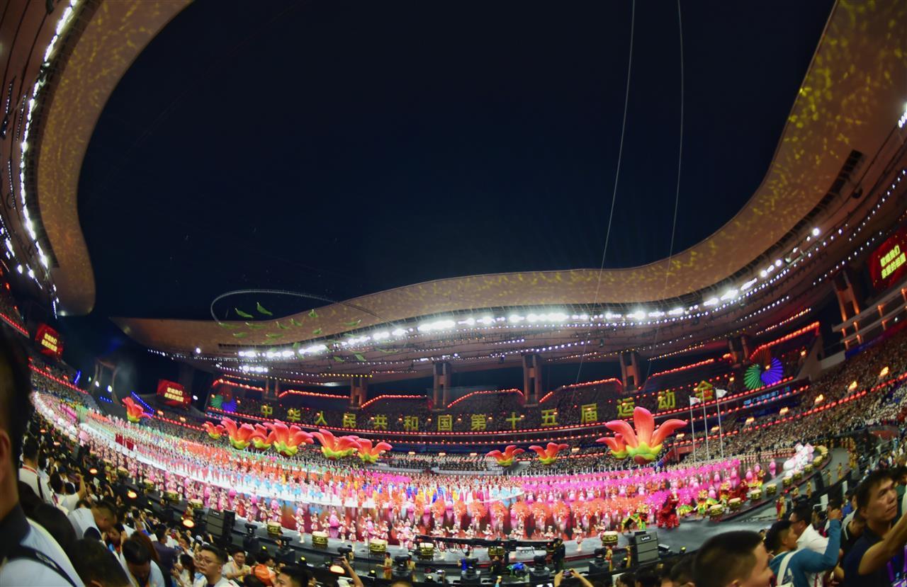 第十五届全运会湖北代表团郑钦文旗手 巴黎奥运会网球女子单打冠军湖北健儿全运会成绩_郑钦文、谢思埸、徐嘉余、巩立姣在十五运会开幕式上扛大旗！