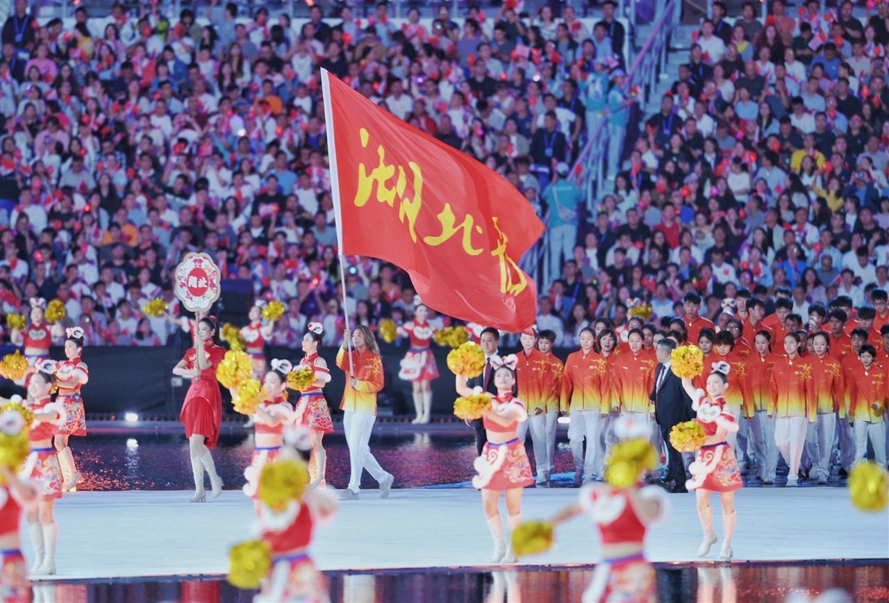 第十五届全运会湖北代表团郑钦文旗手 巴黎奥运会网球女子单打冠军湖北健儿全运会成绩_郑钦文、谢思埸、徐嘉余、巩立姣在十五运会开幕式上扛大旗！