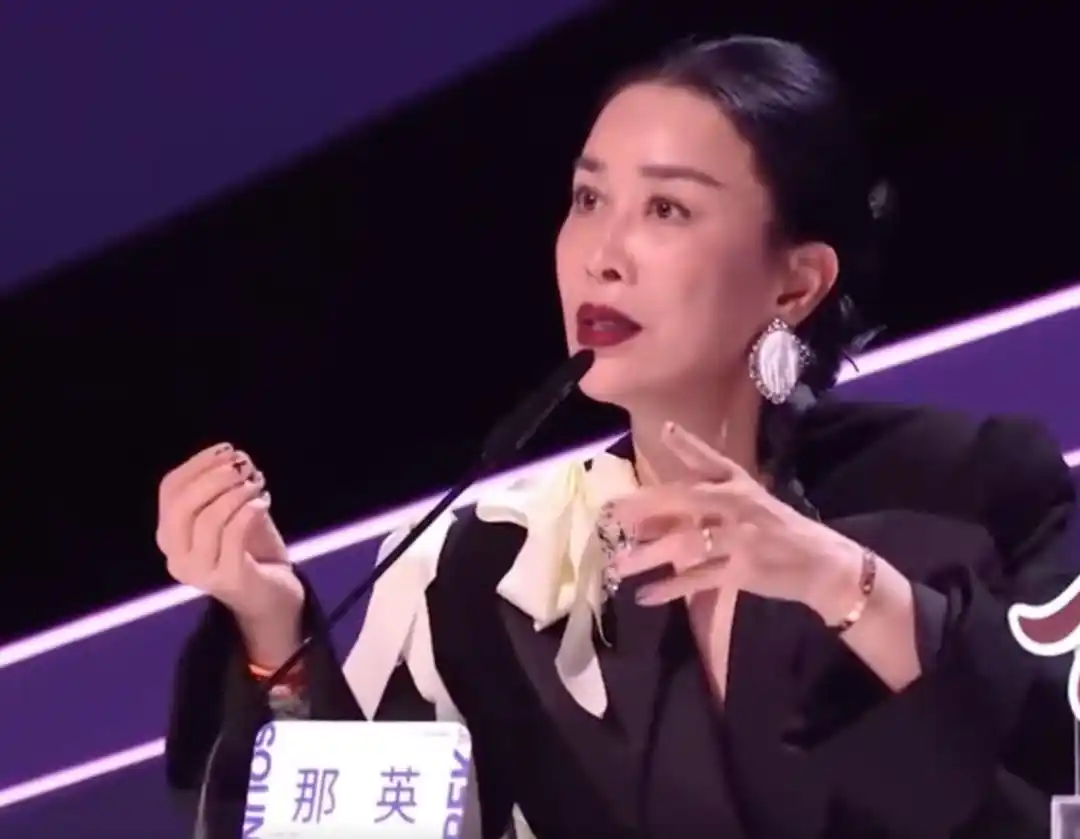 声鸣远扬那英关麦 何炅解释票数差异 马韬夏哲轩比赛结果_那英质疑票数作假 何炅差点没救回场