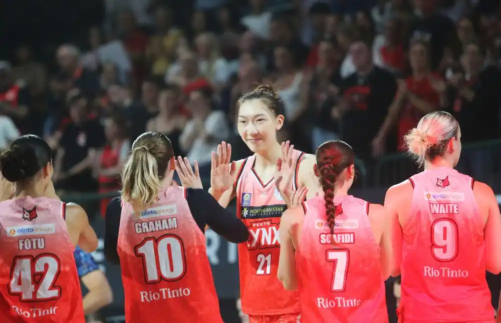 中国女篮韩旭 WNBL 珀斯山猫队_澳大利亚女篮联赛：韩旭主场首秀拿下19分