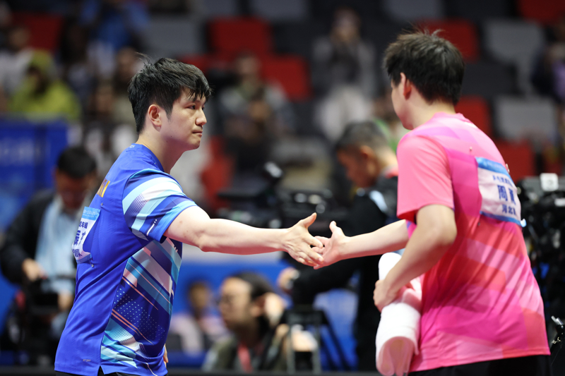 全运会乒乓球：樊振东孙颖莎横扫 王楚钦丢一局进16强_樊振东全运会历史金牌数_第十五届全运会乒乓球男子单打樊振东4比0战胜周雨