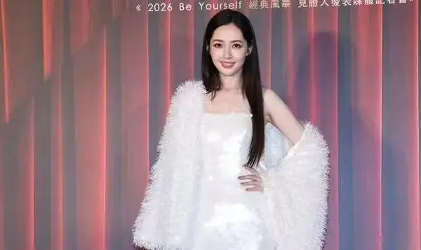 郭碧婷坦言向太给了很多钱_郭碧婷父亲病情好转_郭碧婷台北露面状态大好