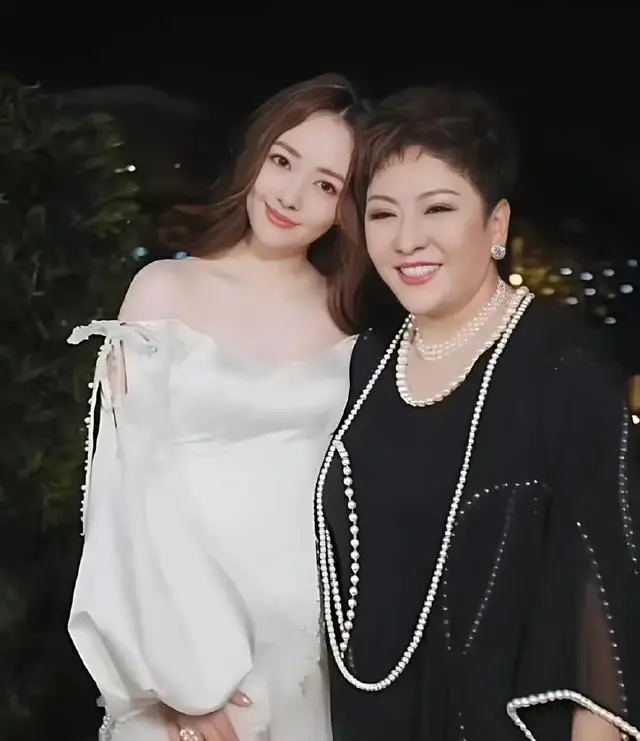 郭碧婷坦言向太给了很多钱_郭碧婷台北露面状态大好_郭碧婷父亲病情好转