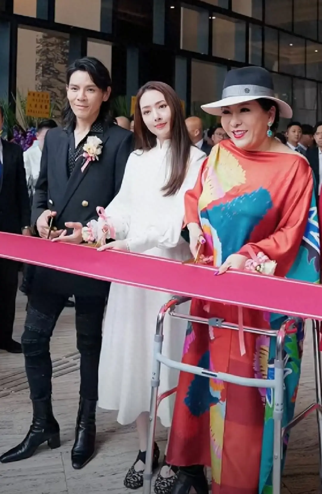 郭碧婷向佐婚姻现状_郭碧婷坦言向太给了很多钱_郭碧婷娘家经济状况