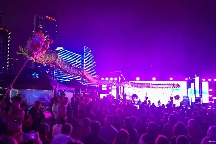 重庆铜梁龙“中超·重庆回来了”冲超庆典圆满举行_重庆铜梁龙足球俱乐部两江游轮庆典活动_重庆铜梁龙足球俱乐部中超重庆回来了庆典