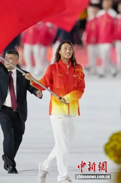 郑钦文右肘伤情评估_郑钦文退出全运会网球比赛_巴黎奥运会冠军郑钦文 全运会缺席