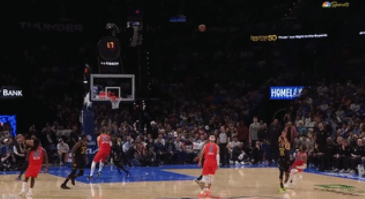 NBA雷霆勇士比赛结果_库里首次恶意犯规_库里复出战惨遭雷霆围捕 生涯首次恶犯打急眼了？