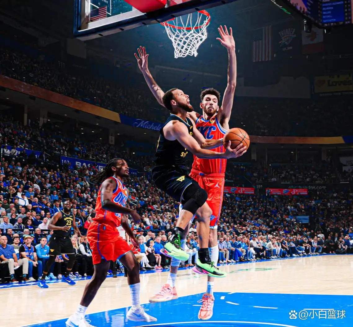 库里恶意犯规首次吃到记录_勇士队库里对雷雷霆比赛表现_库里复出战惨遭雷霆围捕 生涯首次恶犯打急眼了？