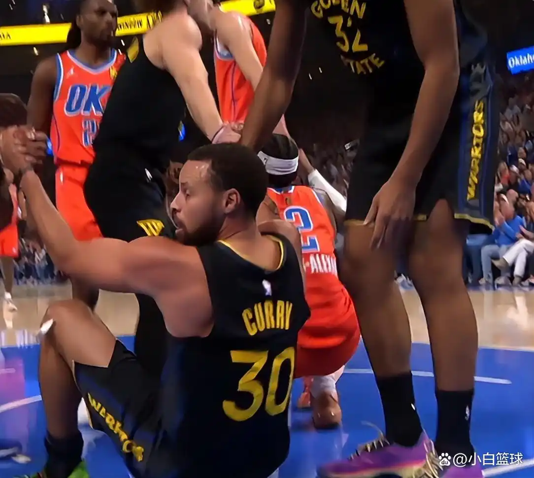 库里复出战惨遭雷霆围捕 生涯首次恶犯打急眼了？_库里恶意犯规首次吃到记录_勇士队库里对雷雷霆比赛表现