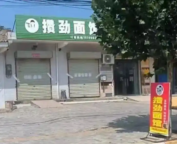 丈夫家暴灌面汤呛死妻子案一审宣判：李某春被判死刑，缓期二年执行，其有自首情节且取得了被害人亲属谅解