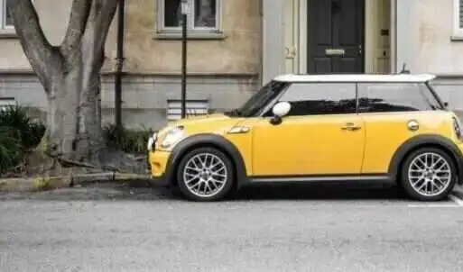 绿灯不走 违反交通规则 交通安全知识_开车请注意！绿灯不走也违法