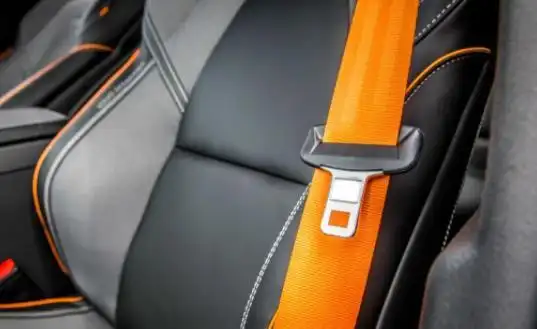 绿灯不走 违反交通规则 交通安全知识_开车请注意！绿灯不走也违法