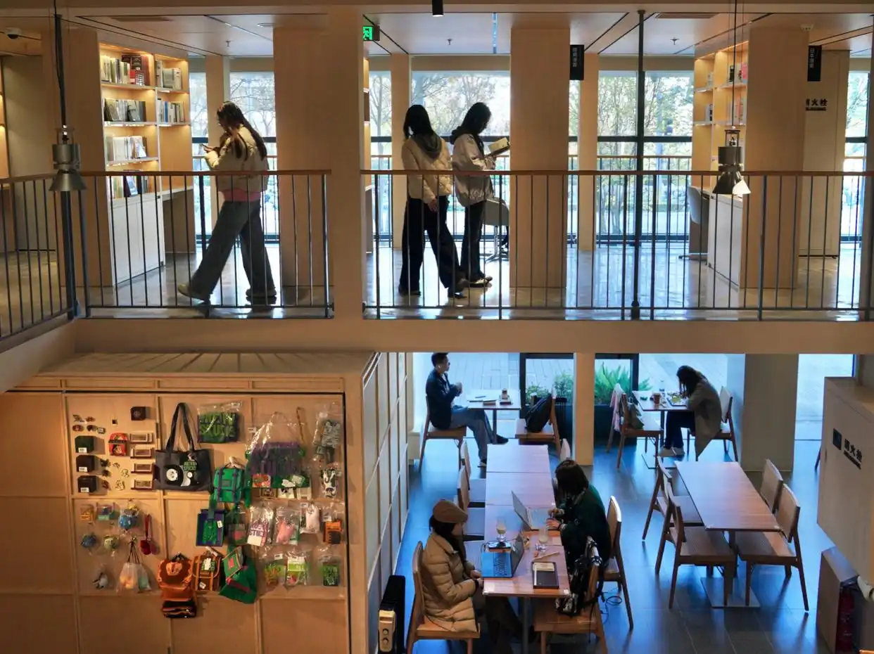 习近平同科摩罗总统阿扎利就中科建交50周年互致贺电_习近平复信青年汉学家_习近平复信青年汉学家