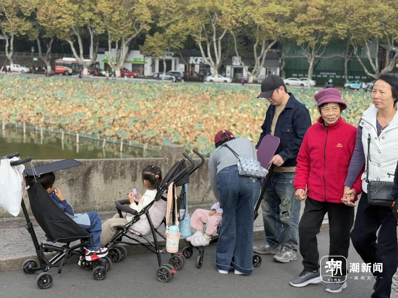多地放秋假 景区“长满”小朋友_杭州西湖秋假旅游_浙江中小学春秋假制度